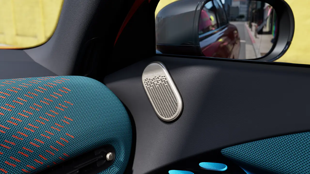 Tuvplāns ar pilnībā elektriskā MINI Aceman Harman Kardon skaļruni