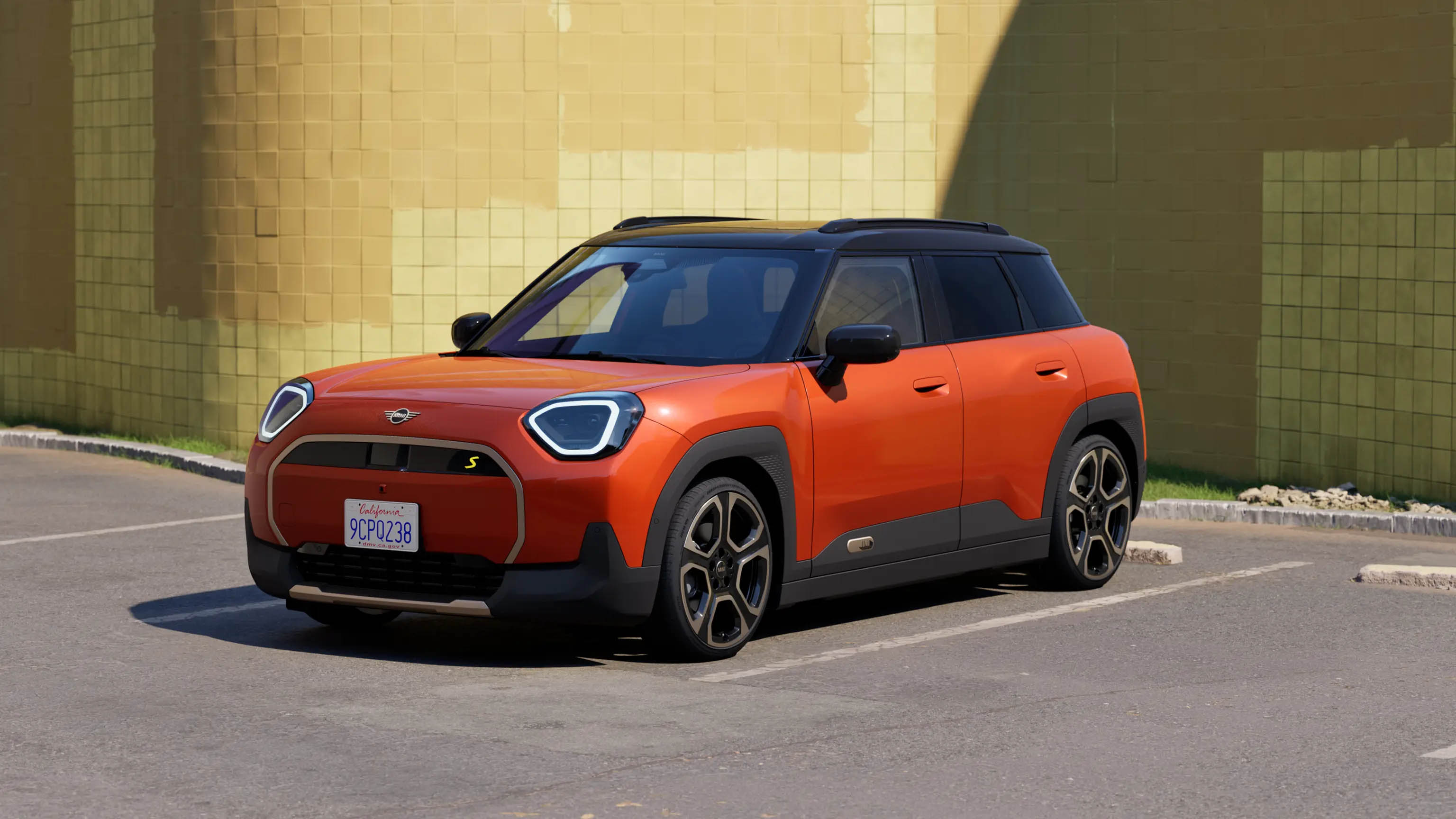 Pilnībā elektriskais MINI Aceman – ielūkojieties – video