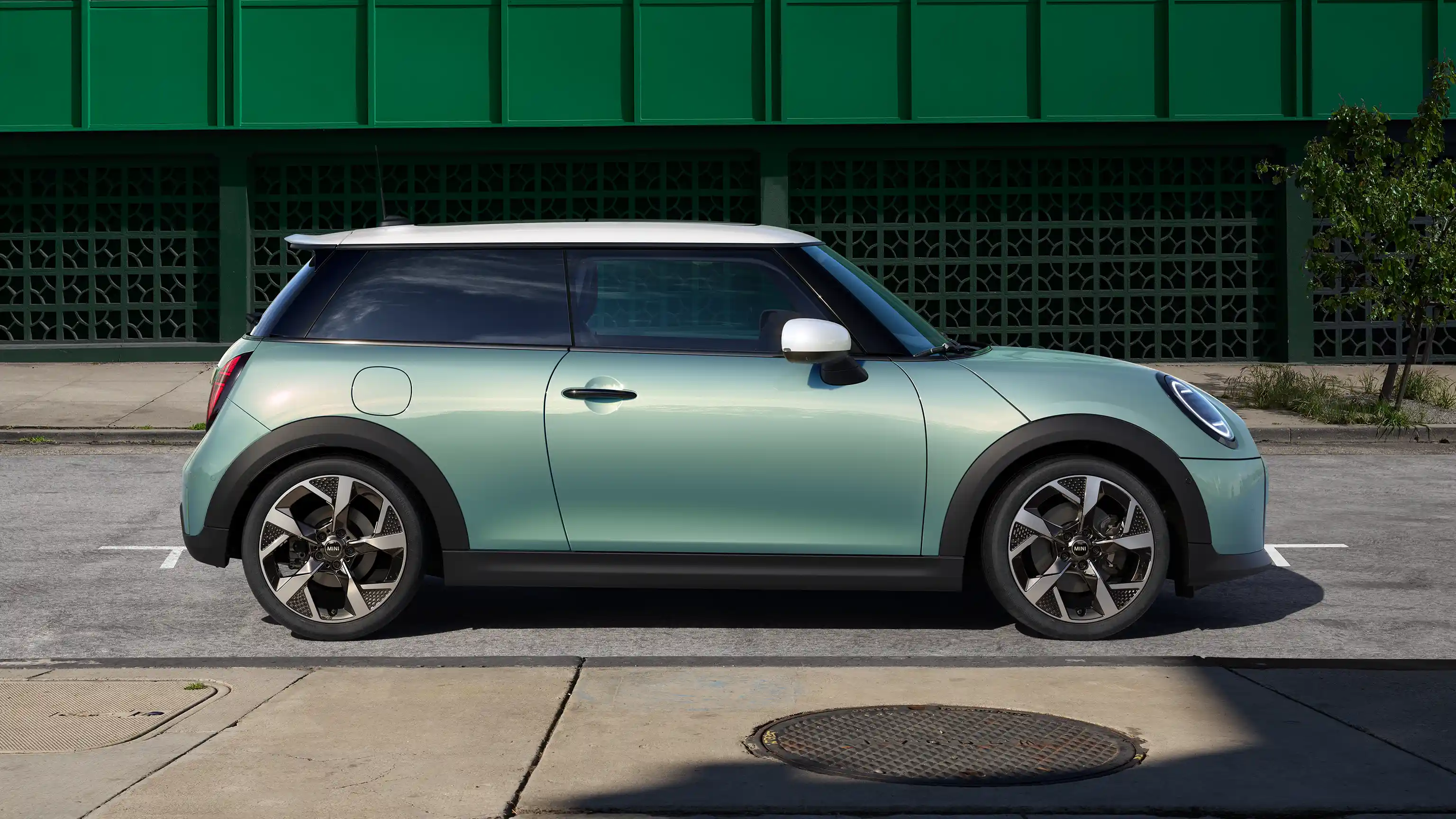 Trīsdurvju MINI Cooper – Iconic dizains
