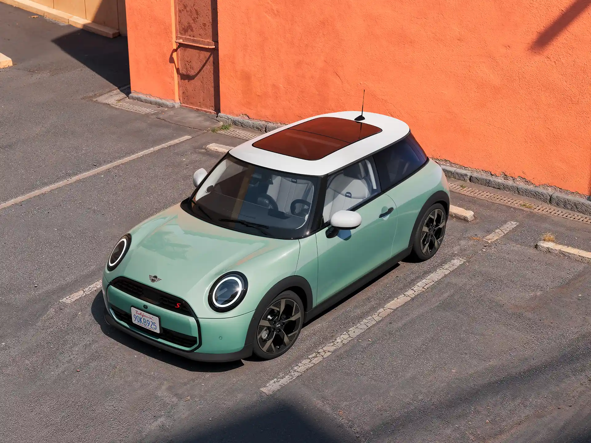 Trīsdurvju MINI Cooper – ārpuses video