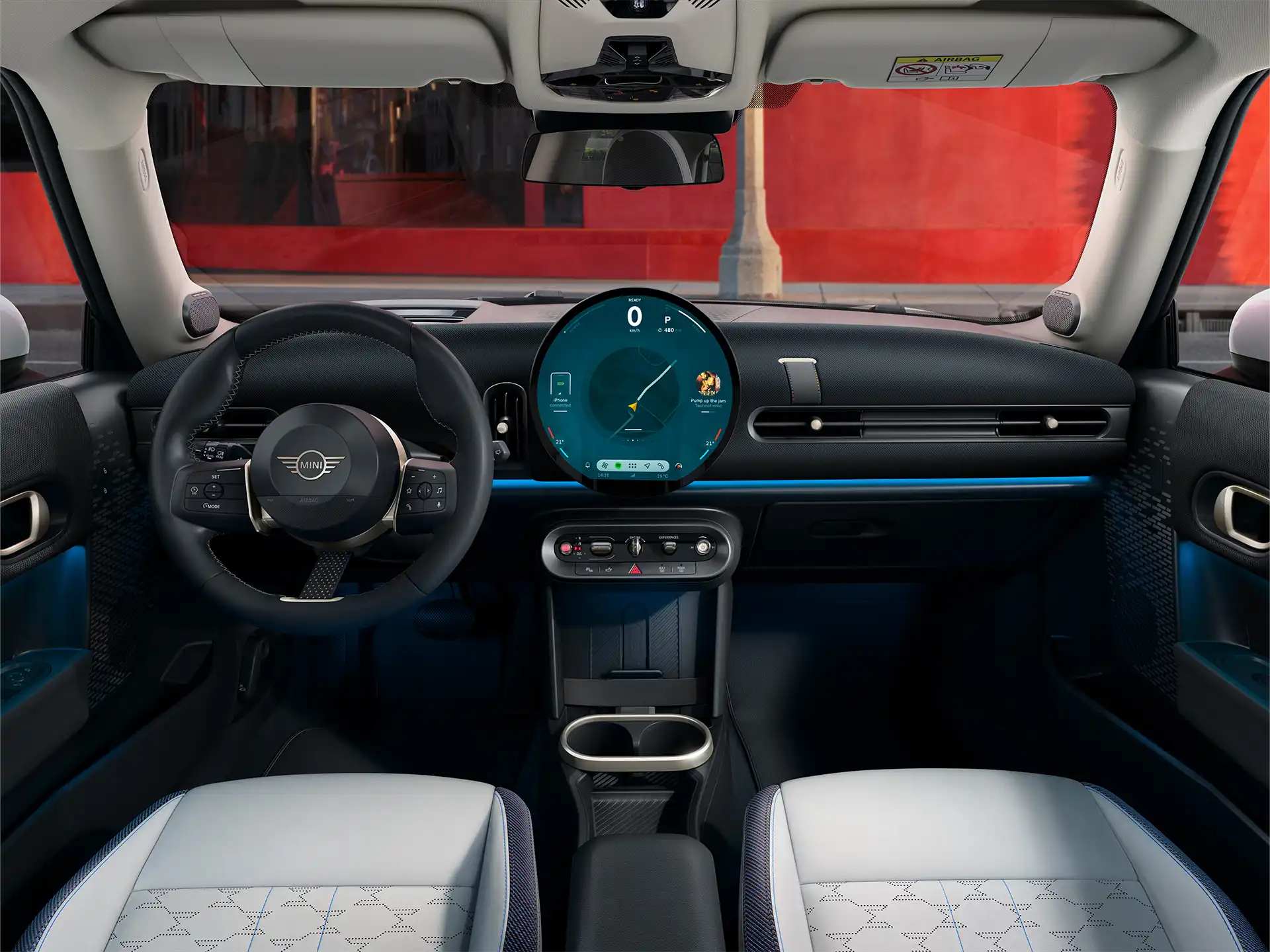 Trīsdurvju MINI Cooper – ikonisks iekšienē
