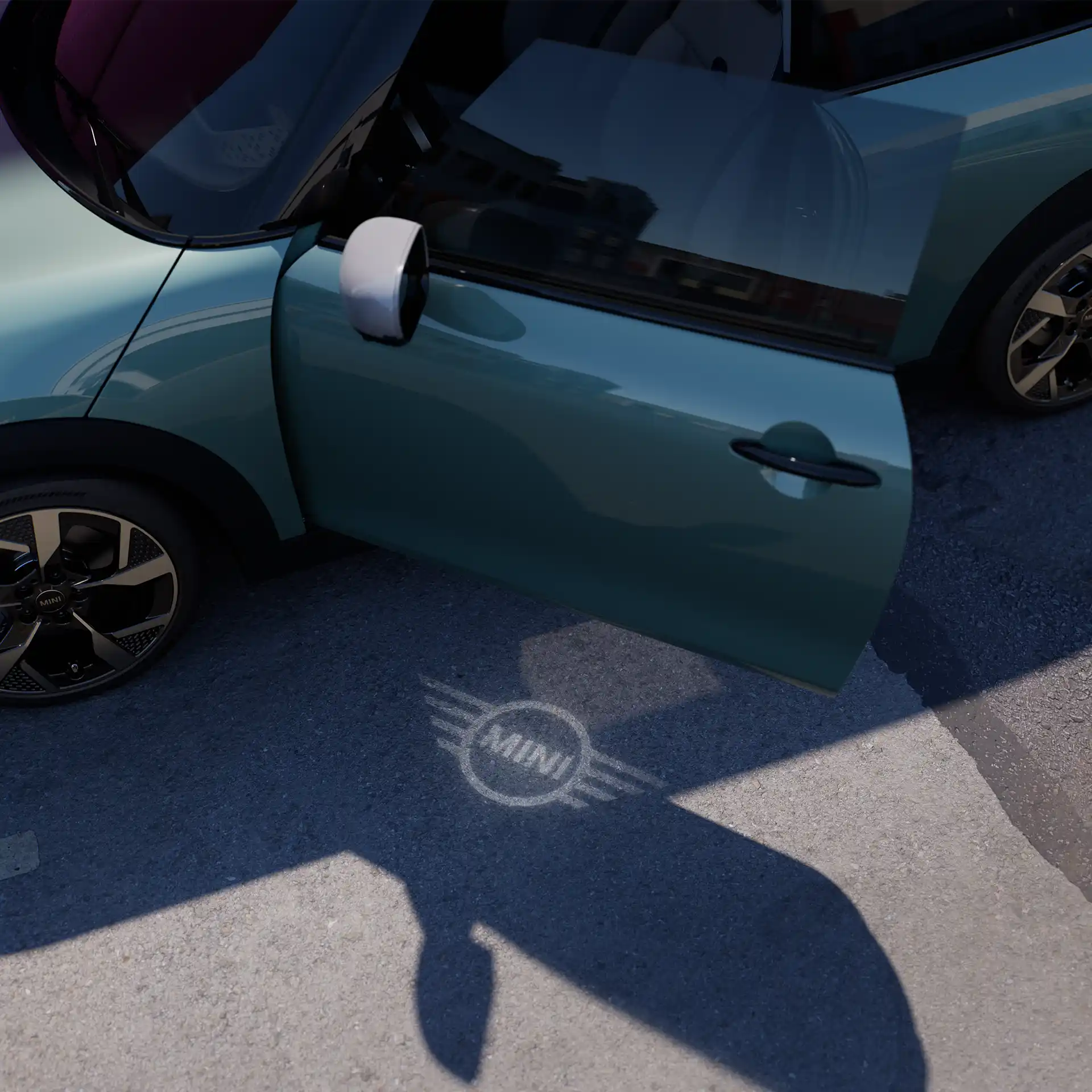 Trīsdurvju MINI Cooper – durvju projekcija