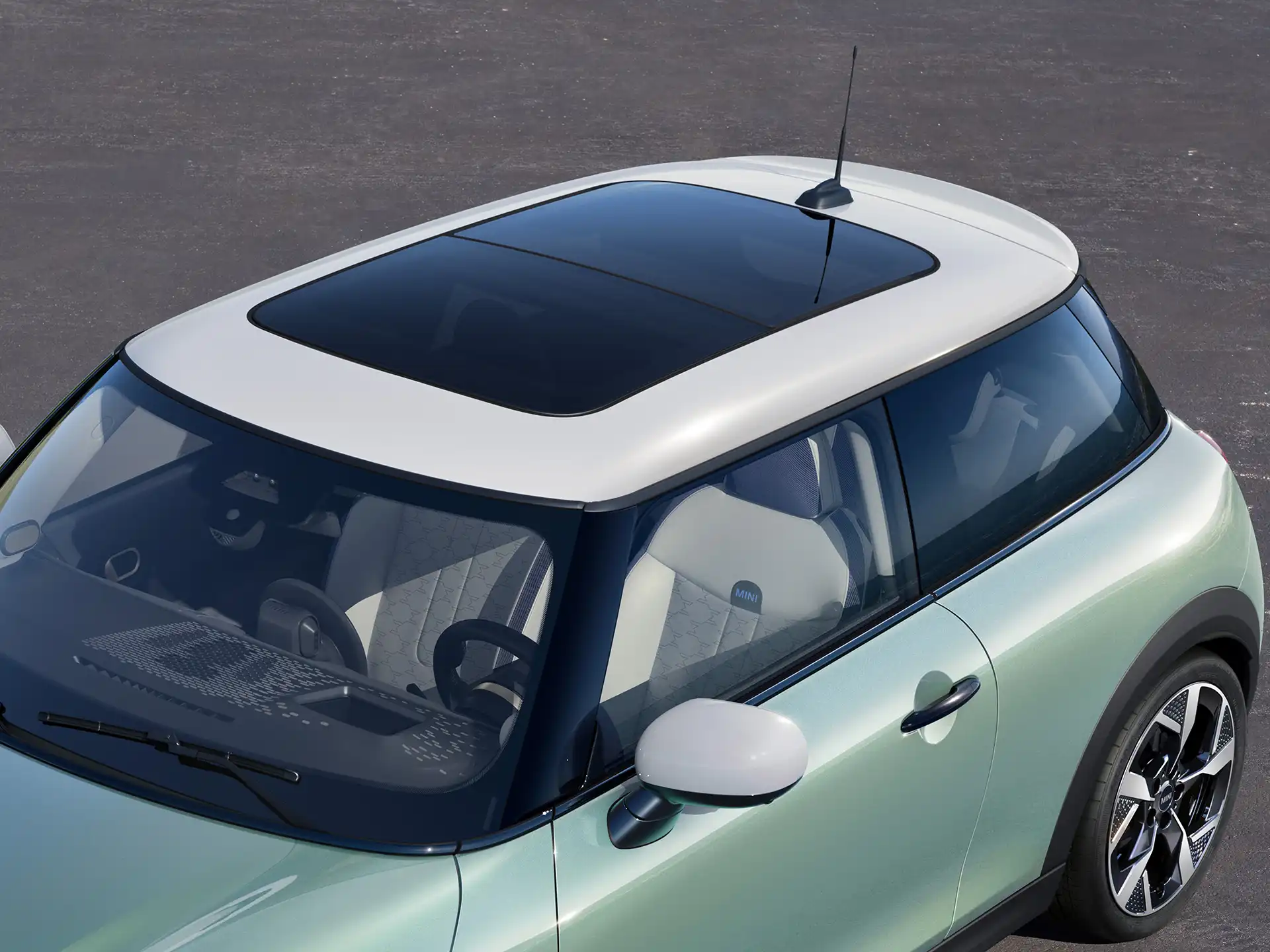 Trīsdurvju MINI Cooper – video, panorāmas jumta lūka