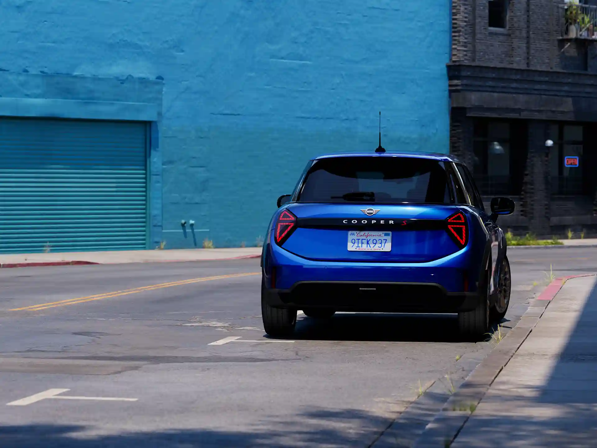 Piecdurvju MINI Cooper – financial services, reklāma