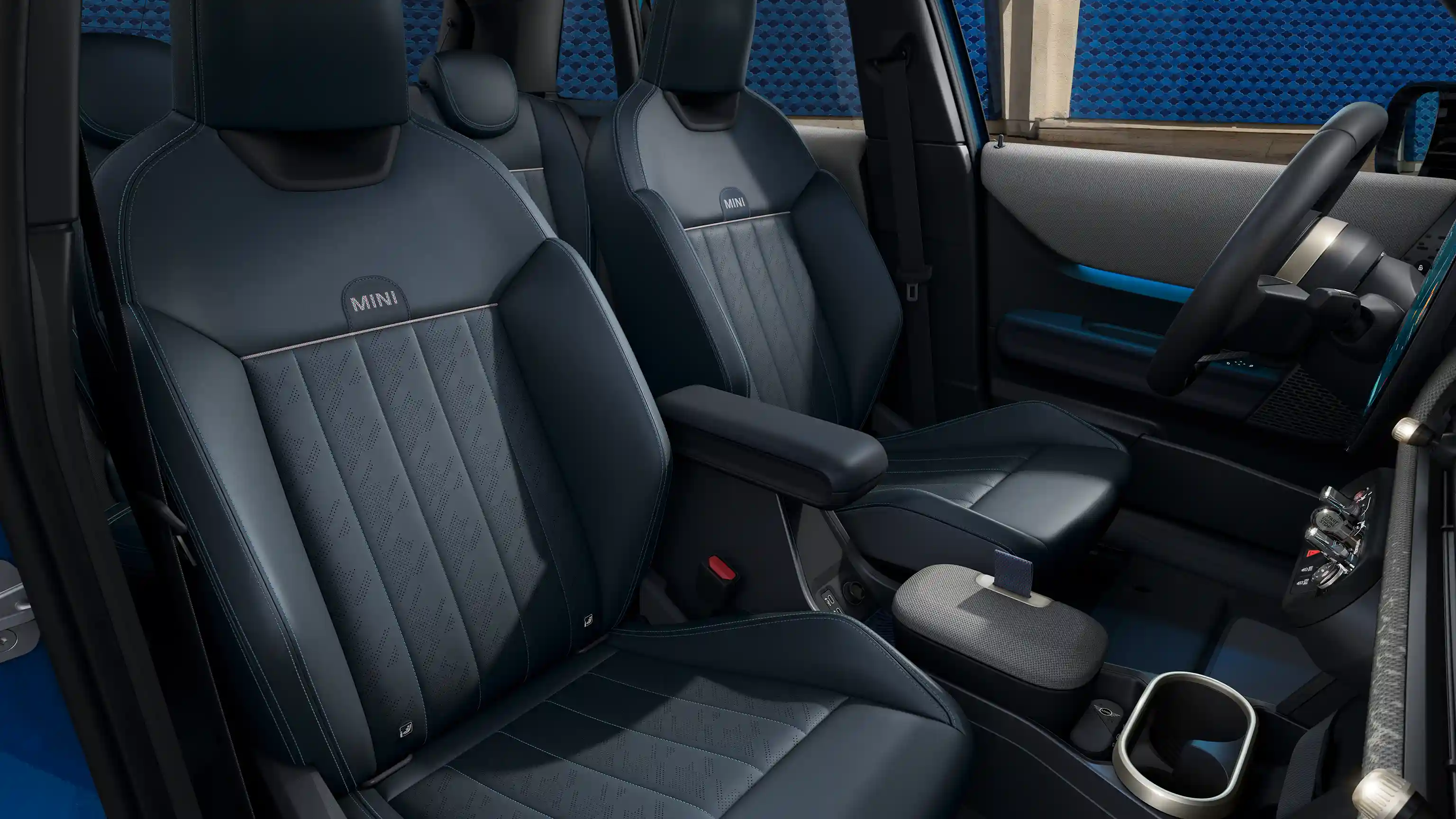 Trīsdurvju MINI Cooper – salons, Favoured, sēdekļi