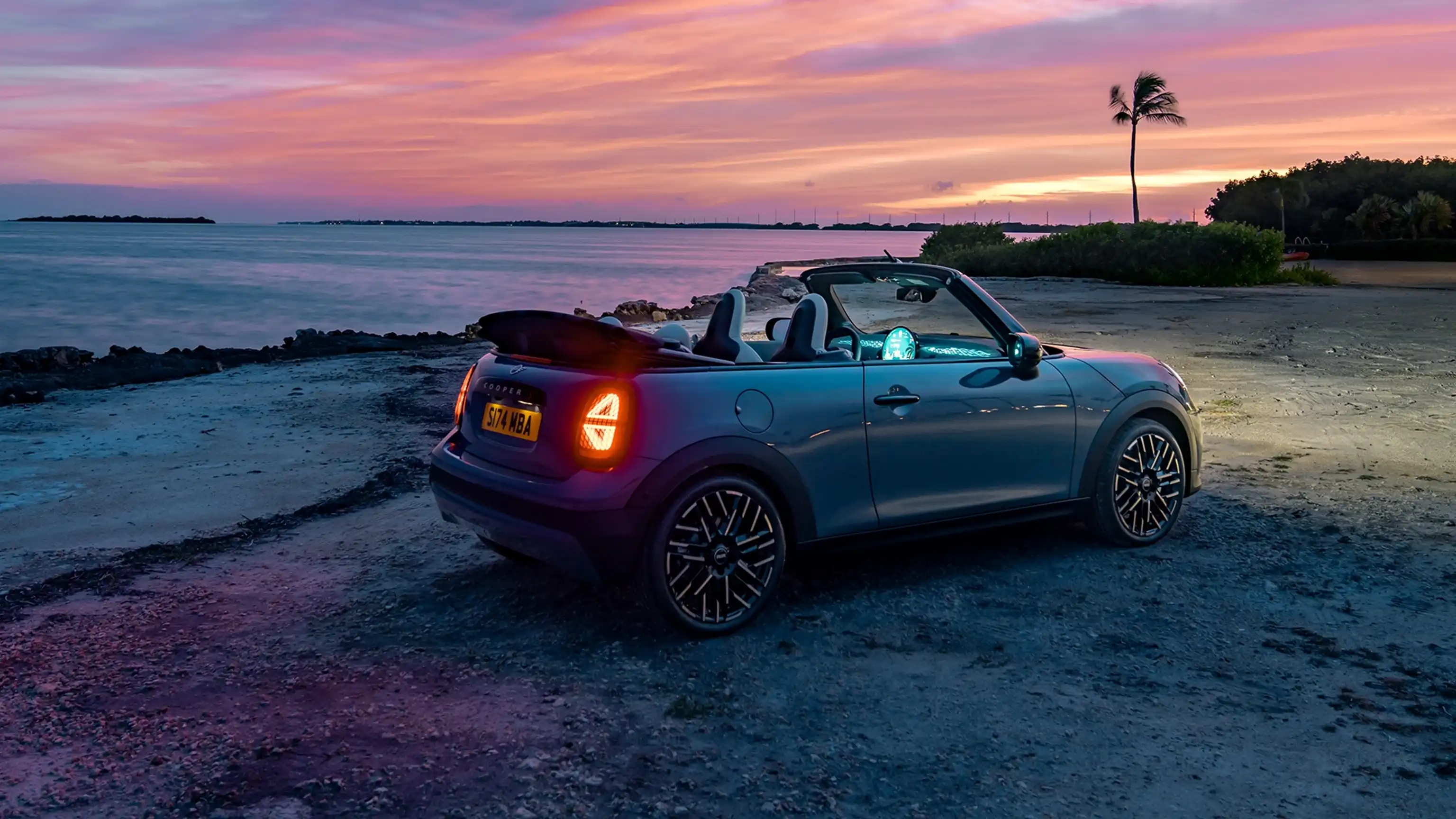 MINI Cooper Convertible – pārskats – skats no aizmugures