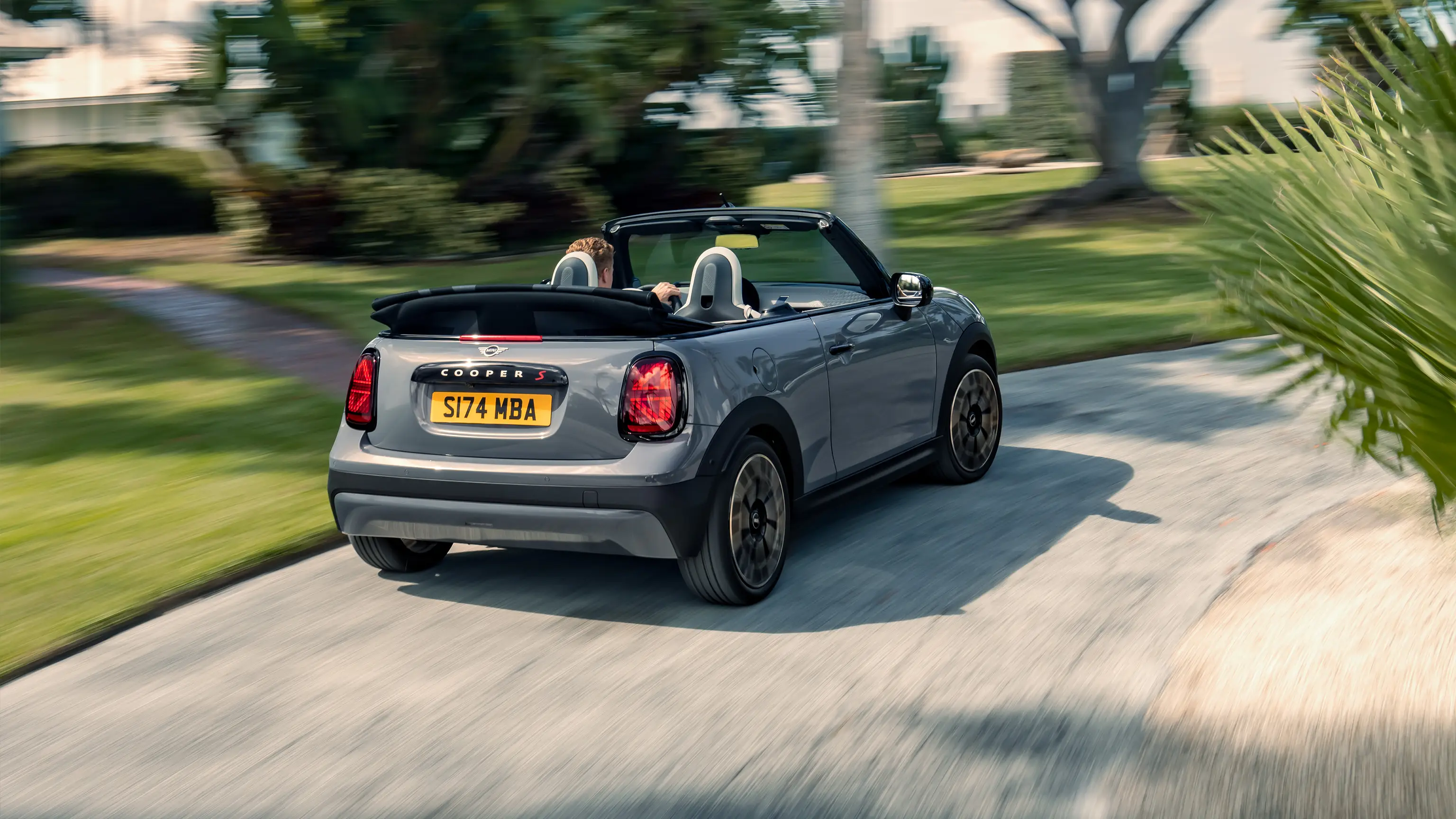MINI Cooper Convertible – aizmugure