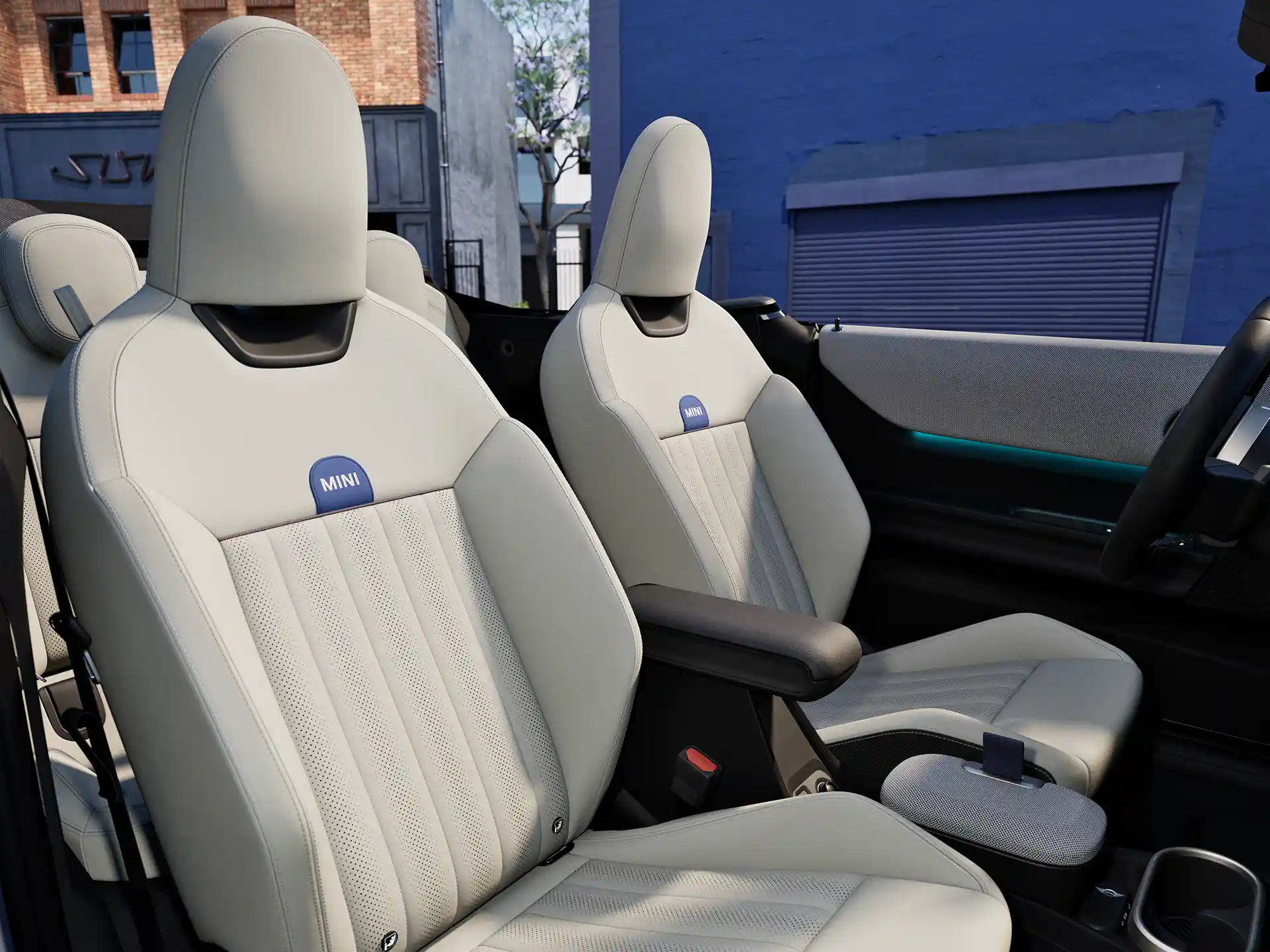 MINI Cooper Convertible – sēdekļi, kas nodrošina atbalstu