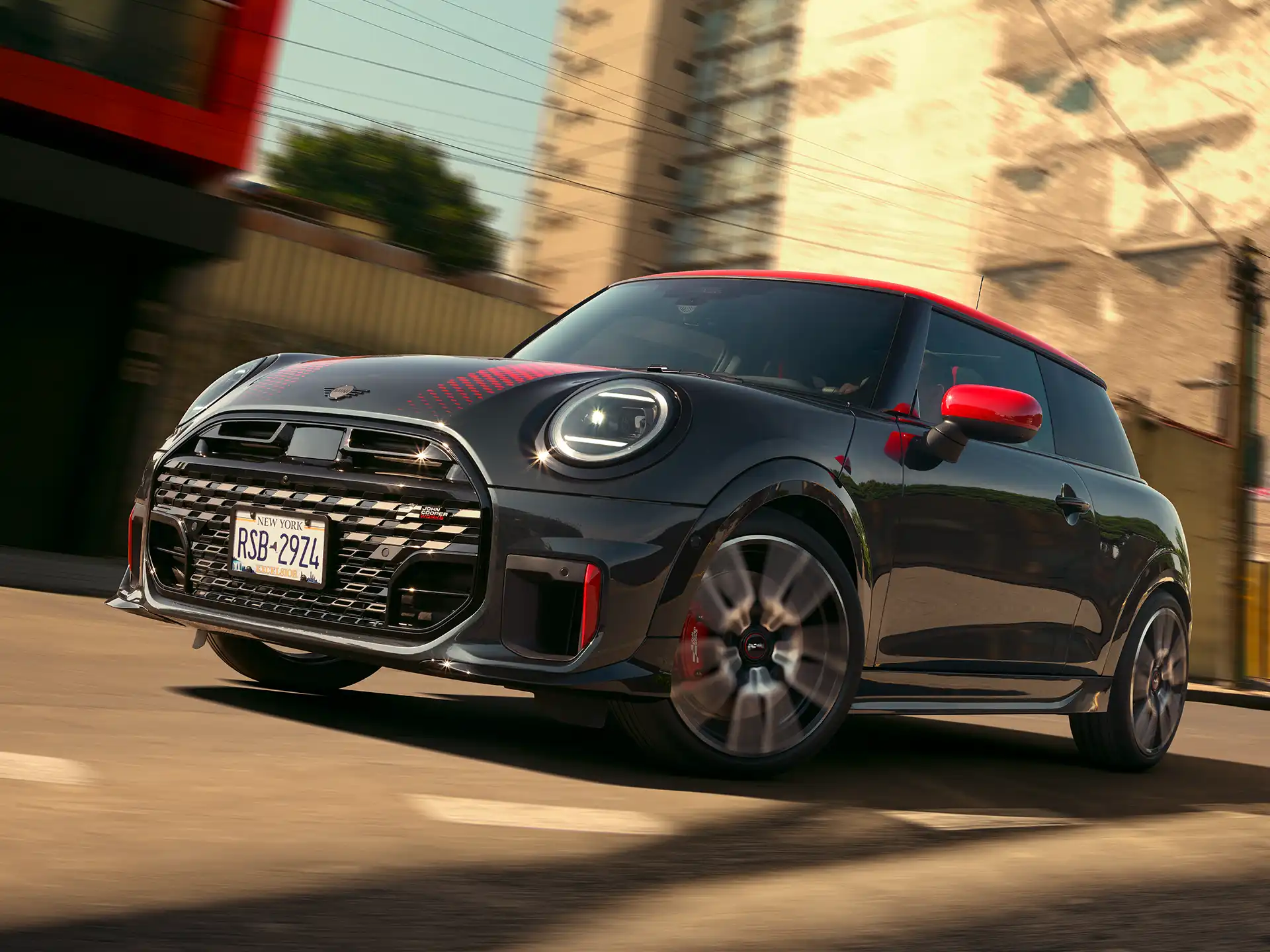 MINI John Cooper Works – F66 JCW sānskats
