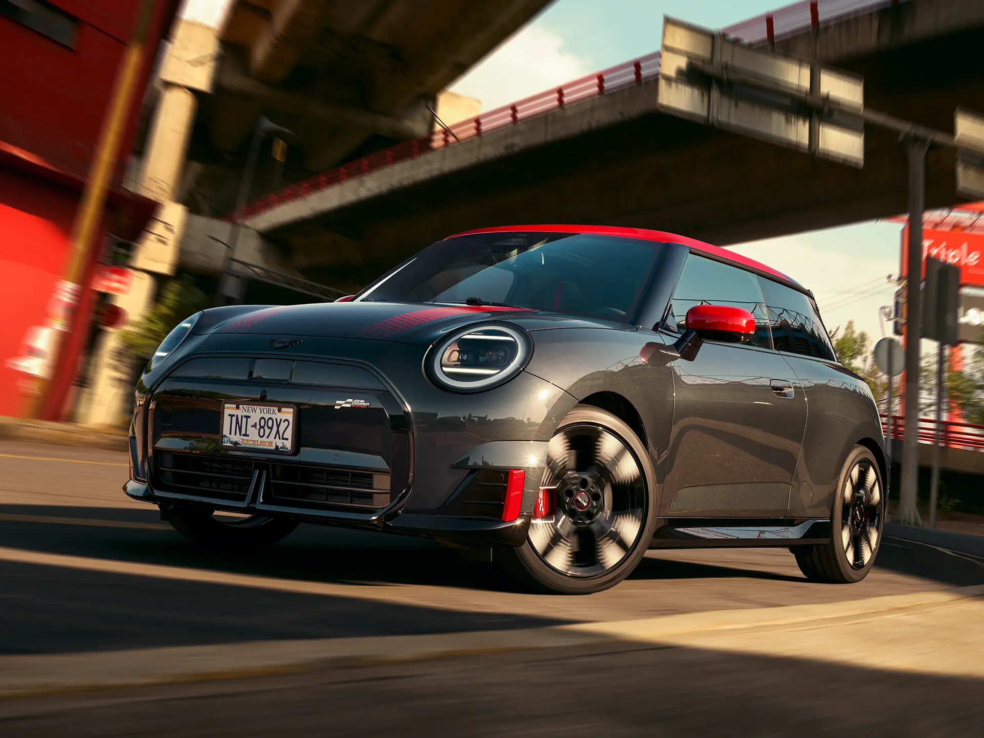 MINI John Cooper Works – J01 JCW sānskats