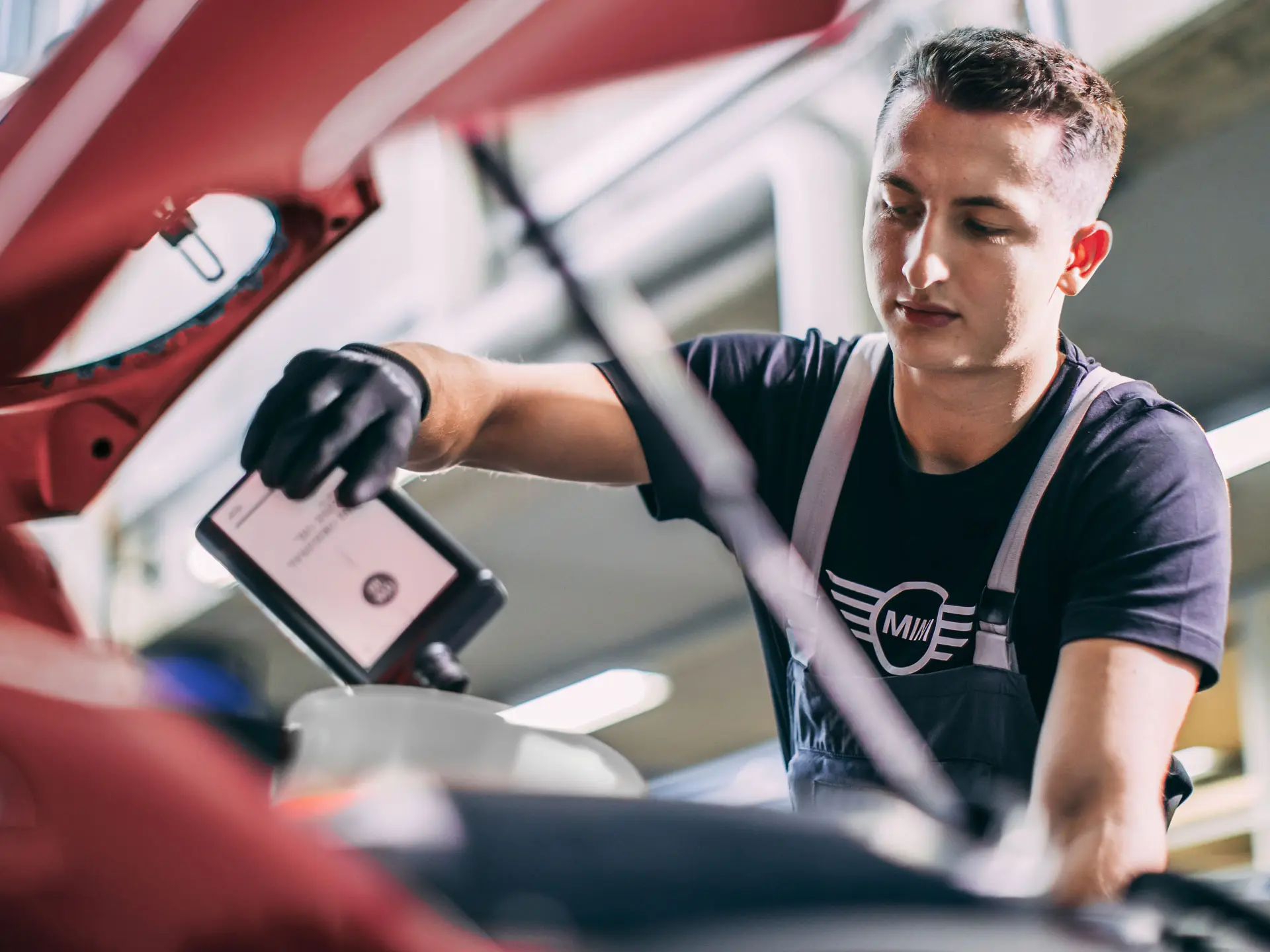 Motoreļļas uzpildīšana