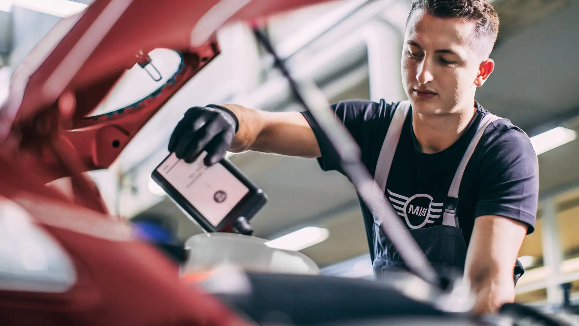 Motoreļļas uzpildīšana