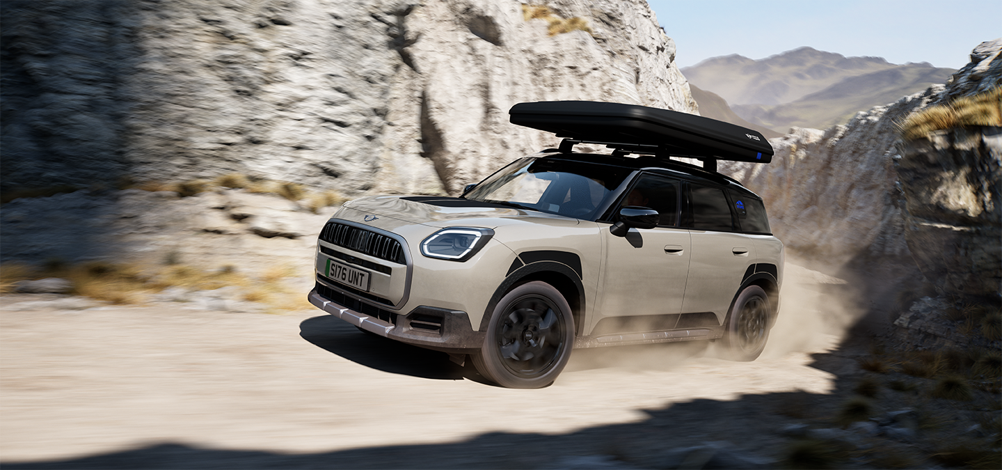 MINI Countryman Untamed Edition priekšdaļas attēls braucienā.