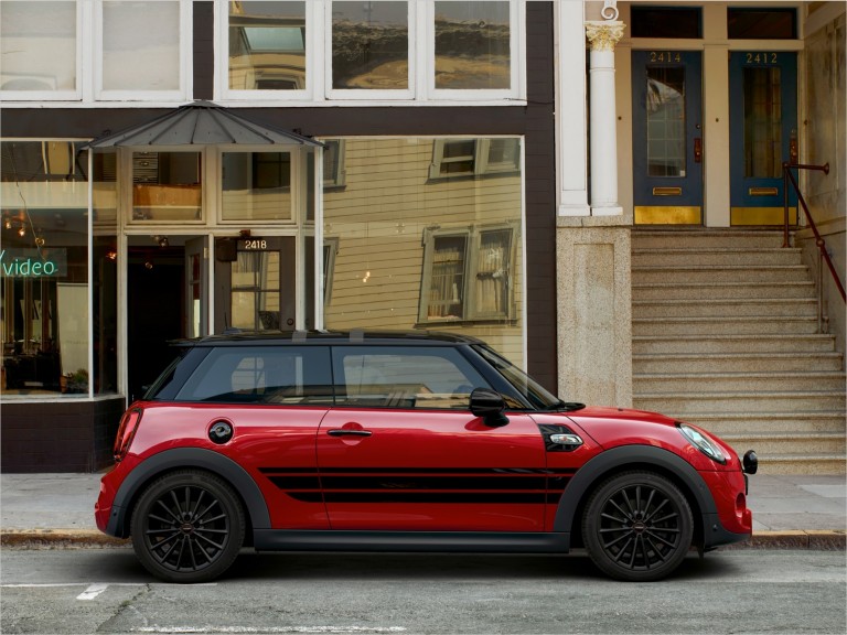 Trīsdurvju MINI Hatch – sarkans un balts – MINI diski un riepas