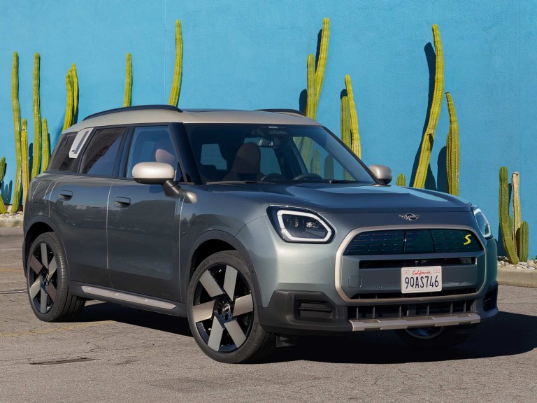 Pilnībā elektrisks MINI Countryman – uzlāde – uzlāde darbavietā