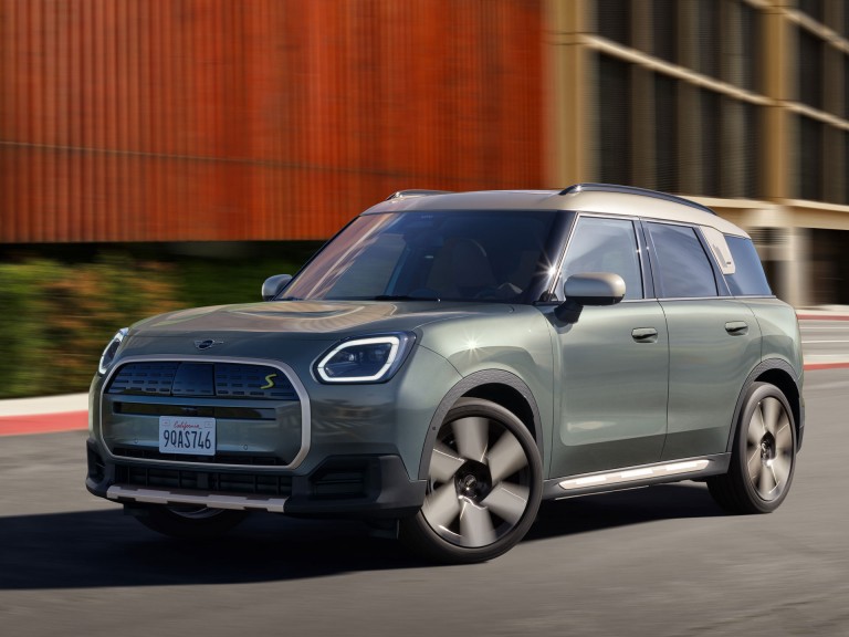 Pilnībā elektrisks MINI Countryman – braukšanas pieredze – vadītāja palīdzības sistēma