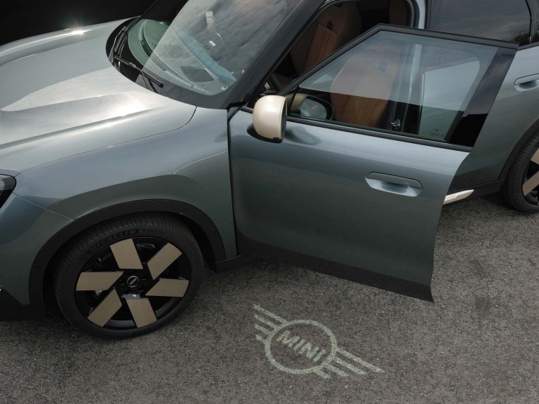 Pilnībā elektrisks MINI Countryman – virsbūve – sagaidīšanas apgaismojums