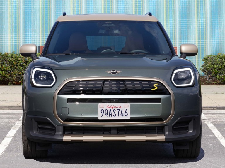 Pilnībā elektrisks MINI Countryman – virsbūve – pretskats