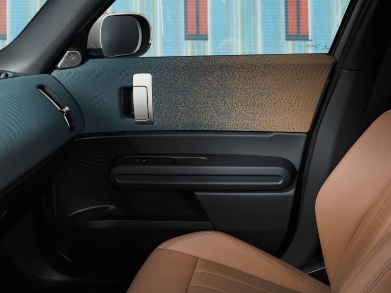 Pilnībā elektrisks MINI Countryman – salons – materiāli