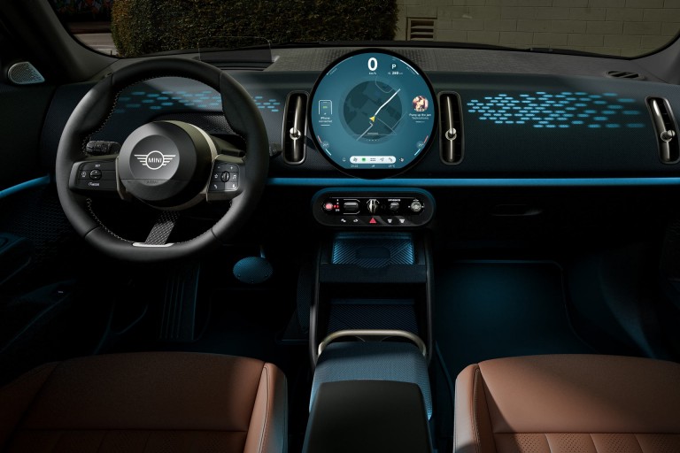 Pilnībā elektrisks MINI Countryman – salons – instrumentu panelis