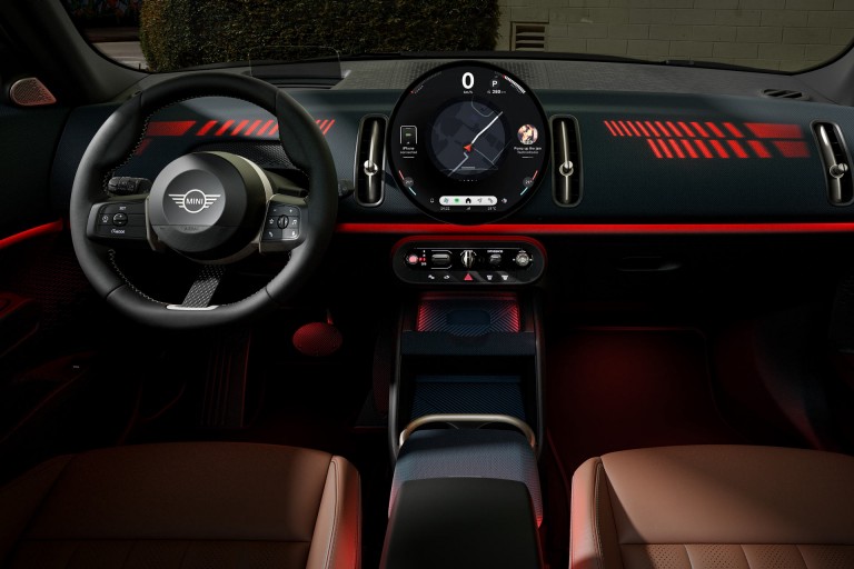 Pilnībā elektrisks MINI Countryman – salons – instrumentu panelis