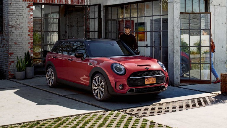 MINI Clubman – sānskats, Red un Black krāsa – modeļu salīdzinājums