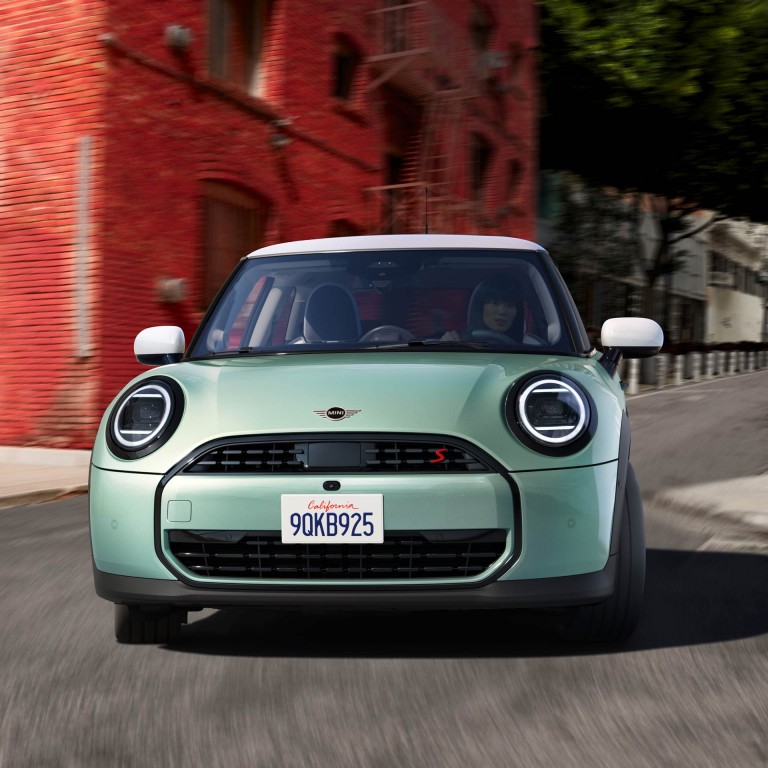 Trīsdurvju MINI Cooper – mozaīka – virsbūve
