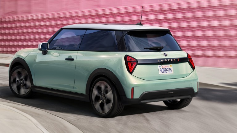 Trīsdurvju MINI Cooper – mozaīka – braukšanas pieredze