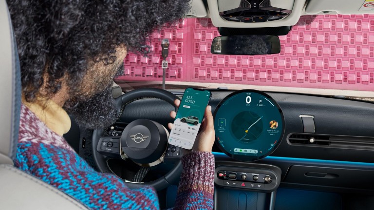 Trīsdurvju MINI Cooper – digitāla pieredze – mini lietojumprogramma