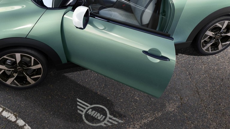 Trīsdurvju MINI Cooper – digitāla pieredze – digitālā atslēga