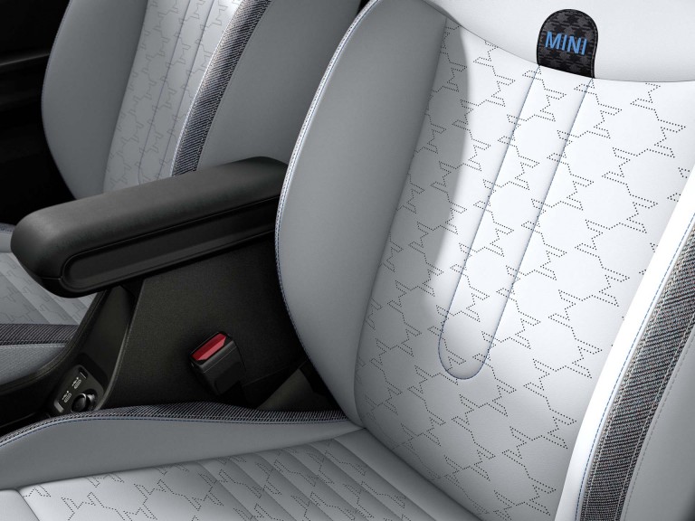 Trīsdurvju MINI Cooper – salons – sēdekļi