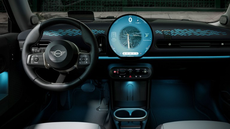 Trīsdurvju MINI Cooper – salons – experience modes galerija – stūre