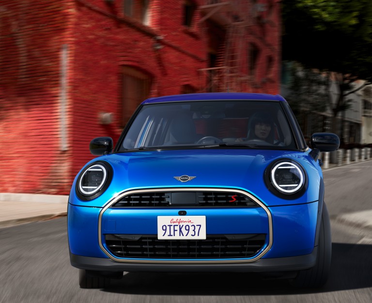 Piecdurvju MINI Cooper – virsbūve – akcenti