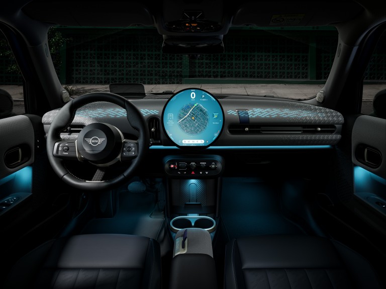 Piecdurvju MINI Cooper – pielāgošana – personalizēšana – video