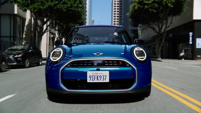Piecdurvju MINI Cooper – virsbūve – ievadvideo