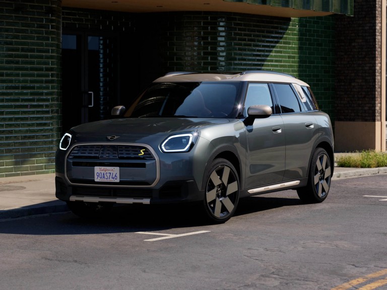 Pilnībā elektriskais MINI Countryman – video
